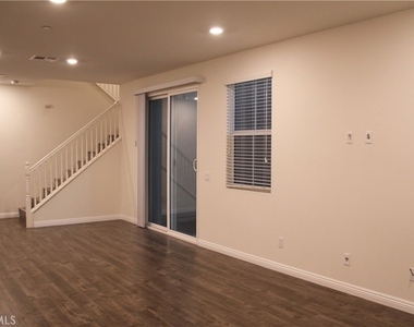 6105 Rosewood Way - Photo Thumbnail 7