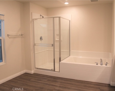 6105 Rosewood Way - Photo Thumbnail 16