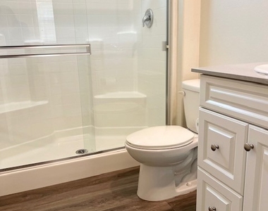 6105 Rosewood Way - Photo Thumbnail 12