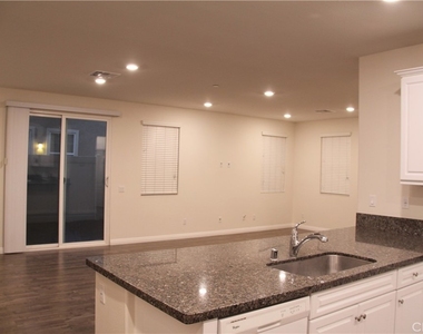 6105 Rosewood Way - Photo Thumbnail 10