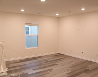 6105 Rosewood Way - Photo Thumbnail 14