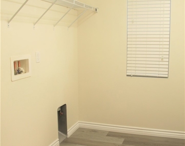 6105 Rosewood Way - Photo Thumbnail 20