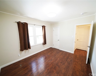 11252 Delano - Photo Thumbnail 8