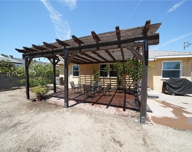 11252 Delano - Photo Thumbnail 14