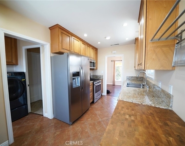 11252 Delano - Photo Thumbnail 4
