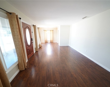 11252 Delano - Photo Thumbnail 2