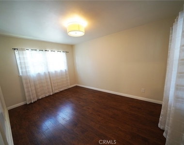 11252 Delano - Photo Thumbnail 5