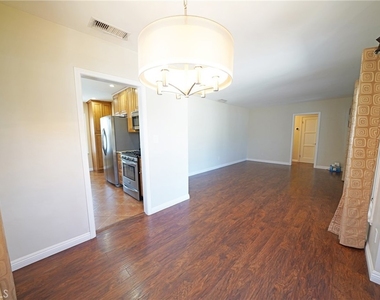 11252 Delano - Photo Thumbnail 12