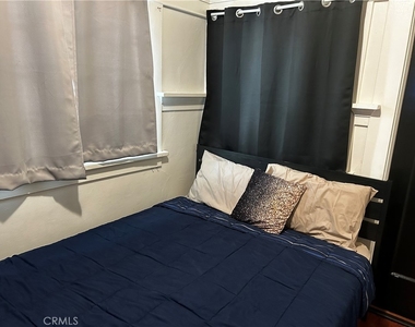 4727 Oakwood Avenue - Photo Thumbnail 10