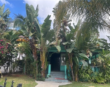 4727 Oakwood Avenue - Photo Thumbnail 3