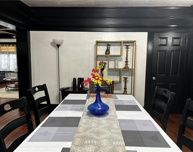 4727 Oakwood Avenue - Photo Thumbnail 9