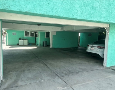 4727 Oakwood Avenue - Photo Thumbnail 23
