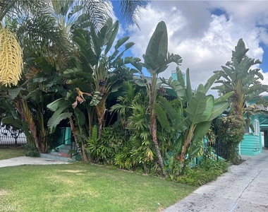 4727 Oakwood Avenue - Photo Thumbnail 37