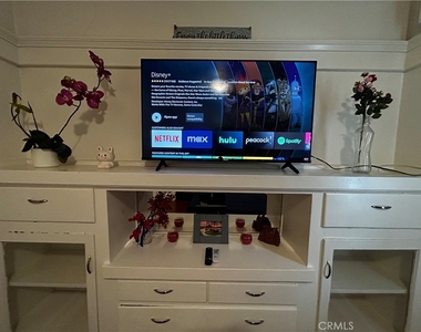 4727 Oakwood Avenue - Photo Thumbnail 11
