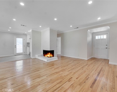 19815 Bassett Street - Photo Thumbnail 4