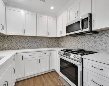 19815 Bassett Street - Photo Thumbnail 9