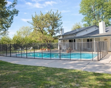 5057 Shirley - Photo Thumbnail 2
