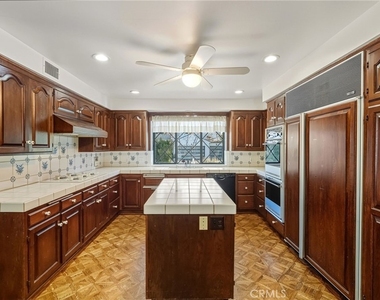 5057 Shirley - Photo Thumbnail 9