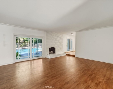 5057 Shirley - Photo Thumbnail 5