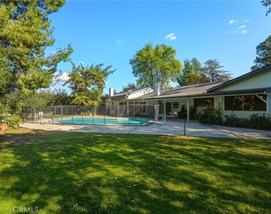 5057 Shirley - Photo Thumbnail 1