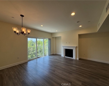 14934 Burbank Boulevard - Photo Thumbnail 2