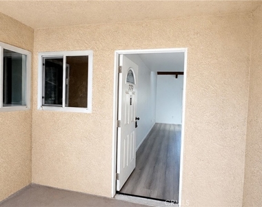 10331 Lindley - Photo Thumbnail 15