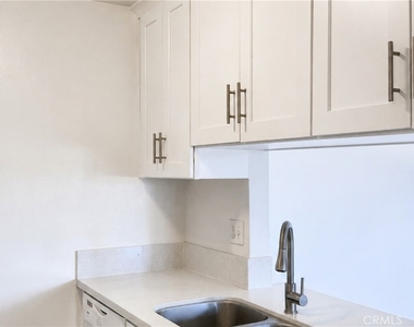 10331 Lindley - Photo Thumbnail 4