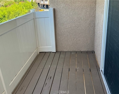 10331 Lindley - Photo Thumbnail 8