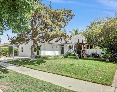 6106 Wilkinson Avenue - Photo Thumbnail 26