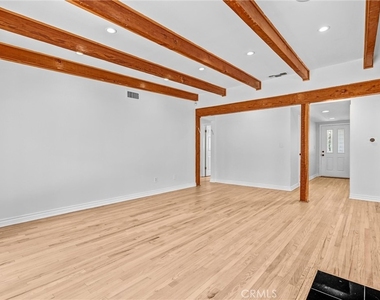 6106 Wilkinson Avenue - Photo Thumbnail 8