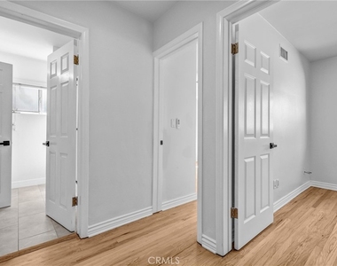 6106 Wilkinson Avenue - Photo Thumbnail 18