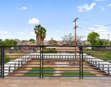 6830 N Lubao Avenue - Photo Thumbnail 25