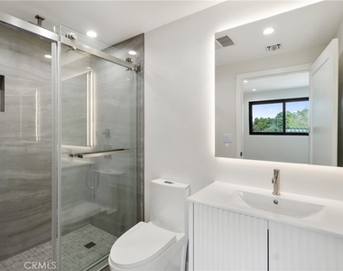 6830 N Lubao Avenue - Photo Thumbnail 33