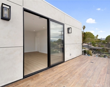 6830 N Lubao Avenue - Photo Thumbnail 24