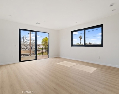6830 N Lubao Avenue - Photo Thumbnail 22