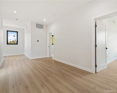 6830 N Lubao Avenue - Photo Thumbnail 37