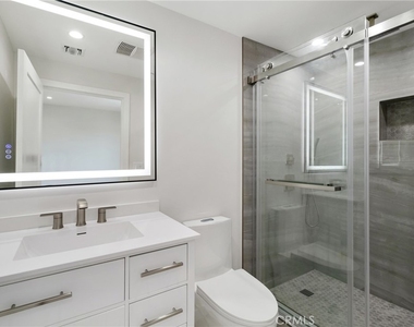 6830 N Lubao Avenue - Photo Thumbnail 29