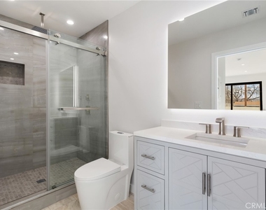 6830 N Lubao Avenue - Photo Thumbnail 35