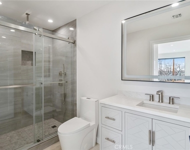 6830 N Lubao Avenue - Photo Thumbnail 31