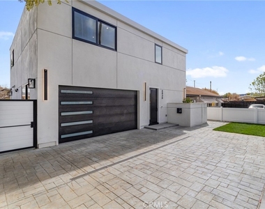 6830 N Lubao Avenue - Photo Thumbnail 2
