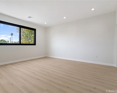 6830 N Lubao Avenue - Photo Thumbnail 27