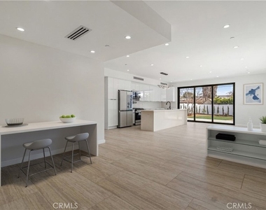 6830 N Lubao Avenue - Photo Thumbnail 7