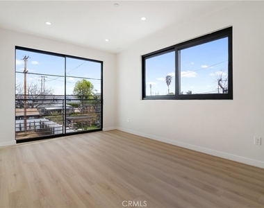 6830 N Lubao Avenue - Photo Thumbnail 30