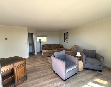 1950 Oxford Avenue - Photo Thumbnail 26