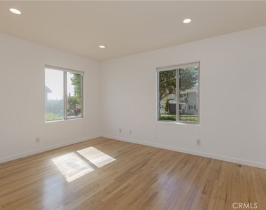709 Avenue D - Photo Thumbnail 20