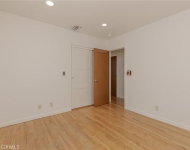 709 Avenue D - Photo Thumbnail 22