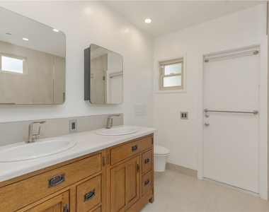 709 Avenue D - Photo Thumbnail 18