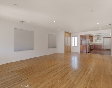 709 Avenue D - Photo Thumbnail 7
