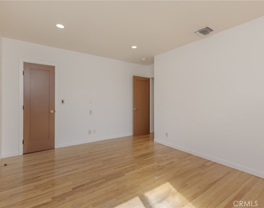 709 Avenue D - Photo Thumbnail 19