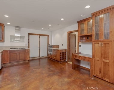 709 Avenue D - Photo Thumbnail 9